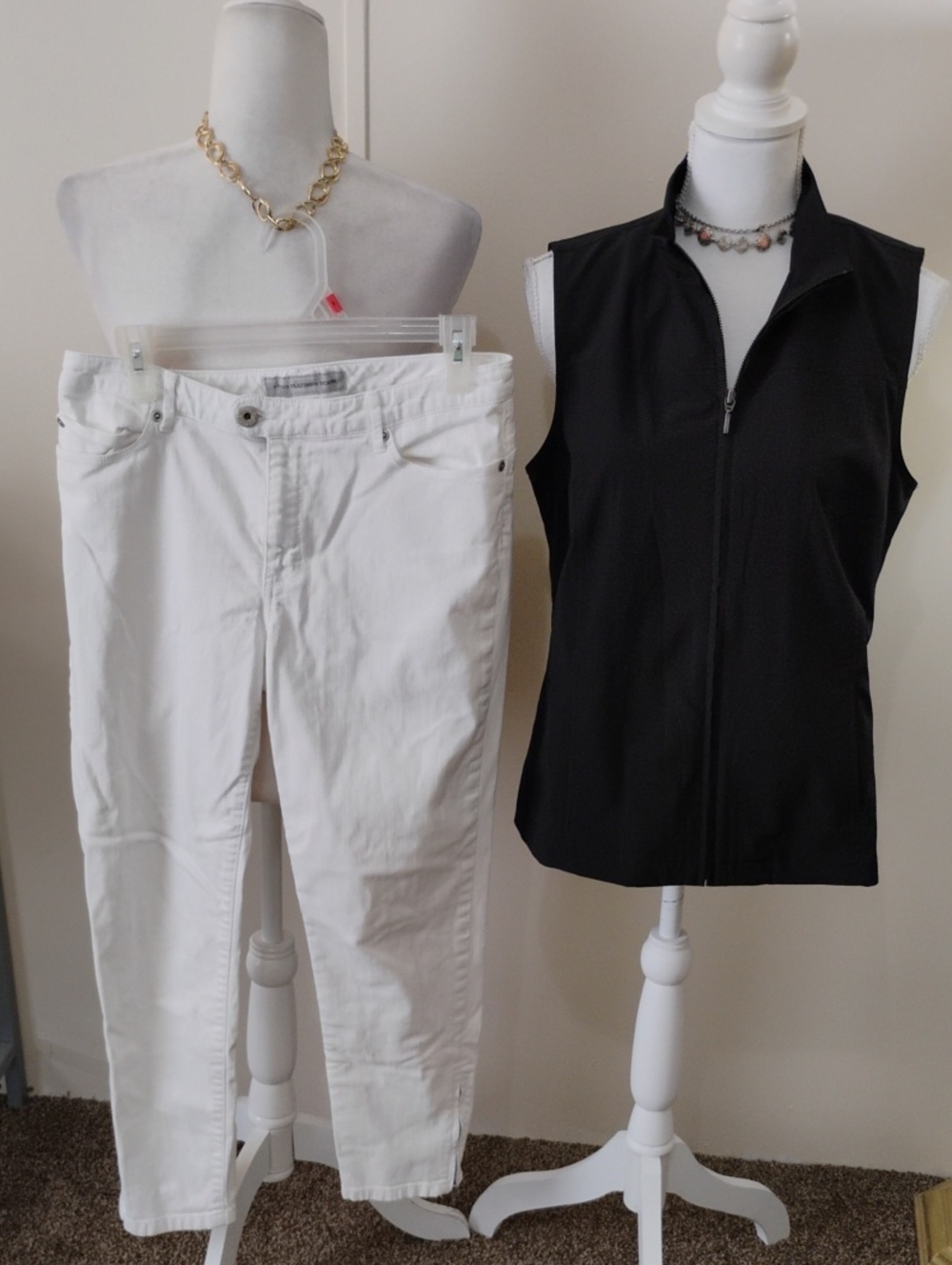 Chico's White Cropped Straight-Leg Pants